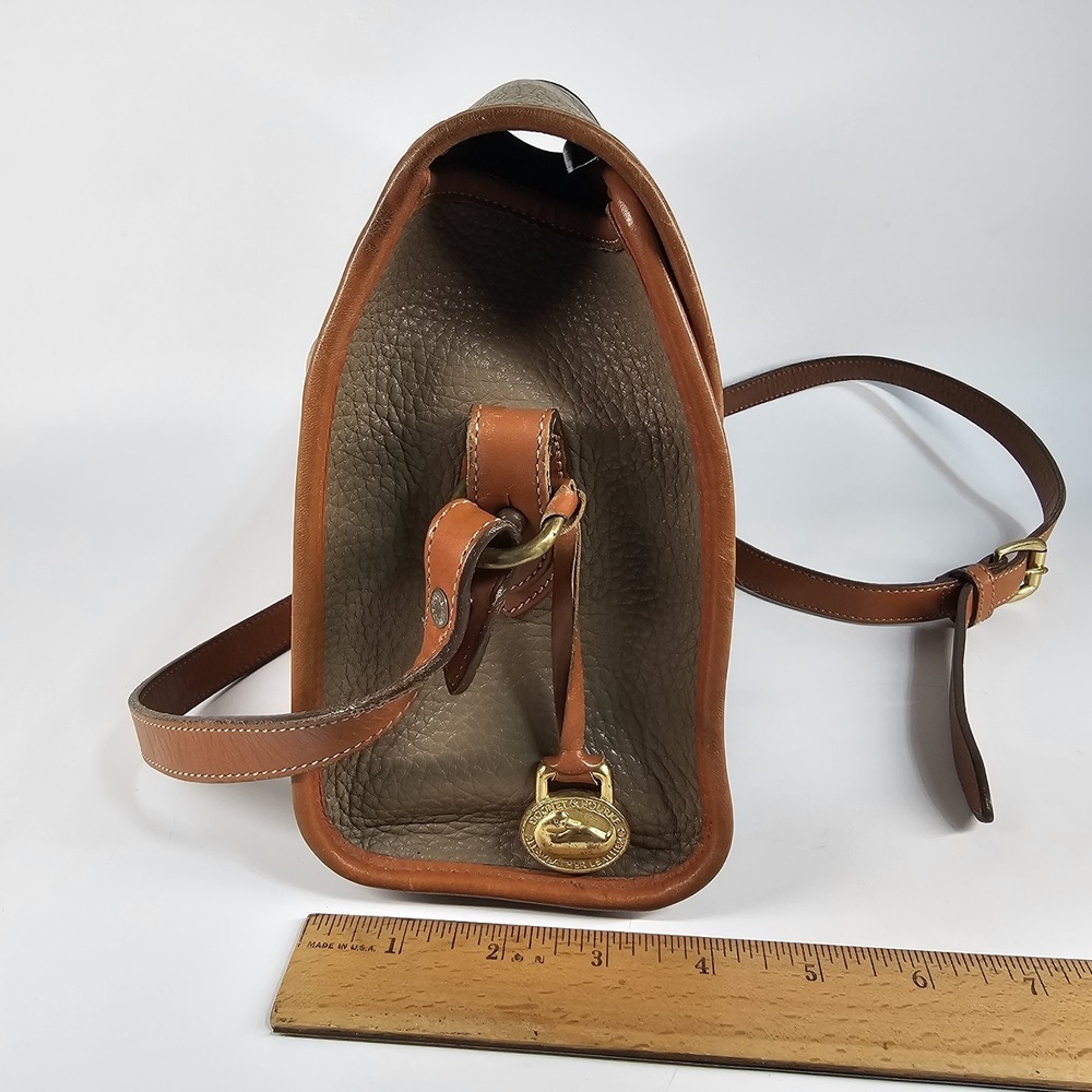 Vtg 90's Dooney & Bourke All Weather Leather Crossbody Bag Essex Flap Tan USA - Picture 7 of 16